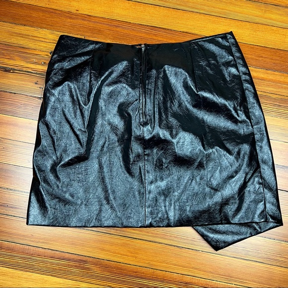 Sunset & Spring Patent Bow Mini Skirt - Picture 9 of 16